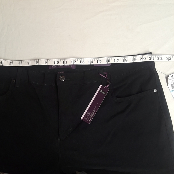 GLORIA VANDERBILT Black Amanda 20W Short Classic Rise Jeans NWT - Picture 11 of 11